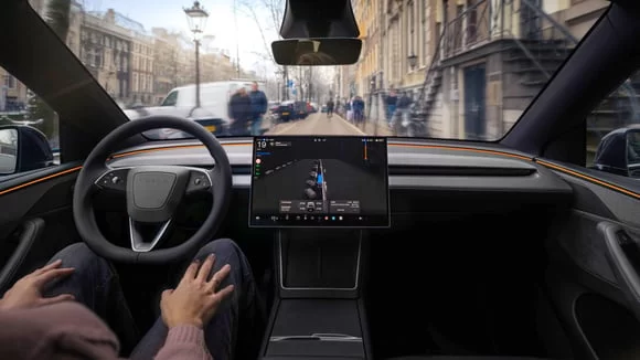 Tesla Full Self-Driving sistemi artık manuel modda bile devreye girebiliyor