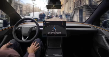 Tesla Full Self-Driving sistemi artık manuel modda bile devreye girebiliyor