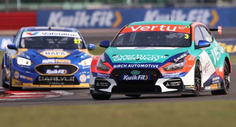 BTCC motor değişikliği - Excelr8 Motorsport BTCC Silverstone yarışlarında motor değişikliğine gidiyor