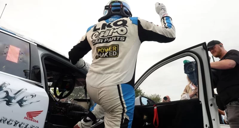BTCC Silverstone: Mikey Doble'ın Zaferi ile Şampiyonluk Yarışı Kızışıyor