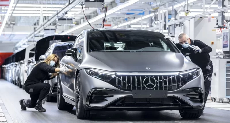 Mercedes-Benz tasarruf planı - Mercedes-Benz'de tasarruf planı: Çalışanları neler bekliyor?
