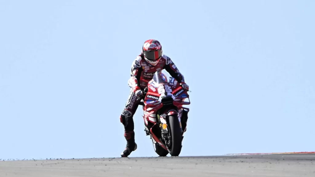 Pecco Bagnaia MotoGP - Cal Crutchlow'dan Pecco Bagnaia'ya Destek: MotoGP'nin En İyilerinden Biri
