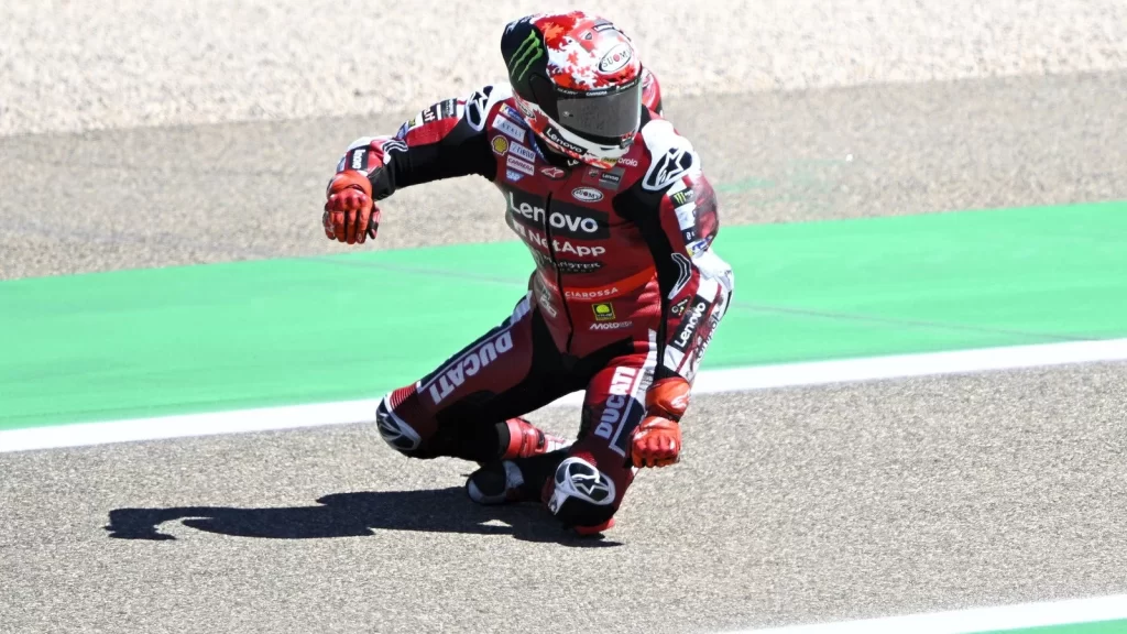 Pecco Bagnaia MotoGP - Cal Crutchlow'dan Pecco Bagnaia'ya Destek: MotoGP'nin En İyilerinden Biri