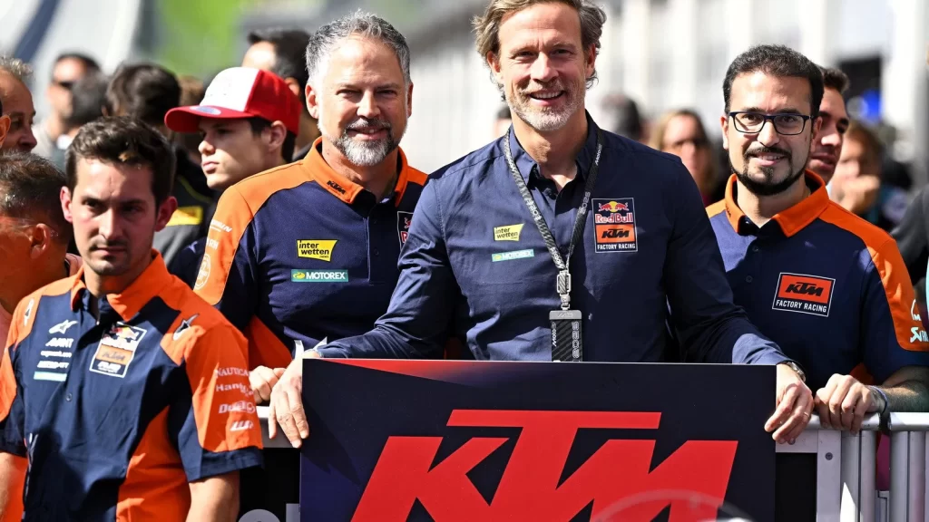 KTM MotoGP maliyet kısıtlama ve tek motosiklet kuralı tartışmalarını değerlendirdi