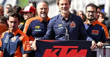 KTM MotoGP maliyet kısıtlama ve tek motosiklet kuralı tartışmalarını değerlendirdi