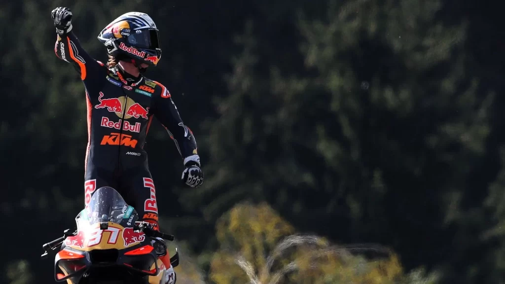 KTM MotoGP maliyet kısıtlama ve tek motosiklet kuralı tartışmalarını değerlendirdi