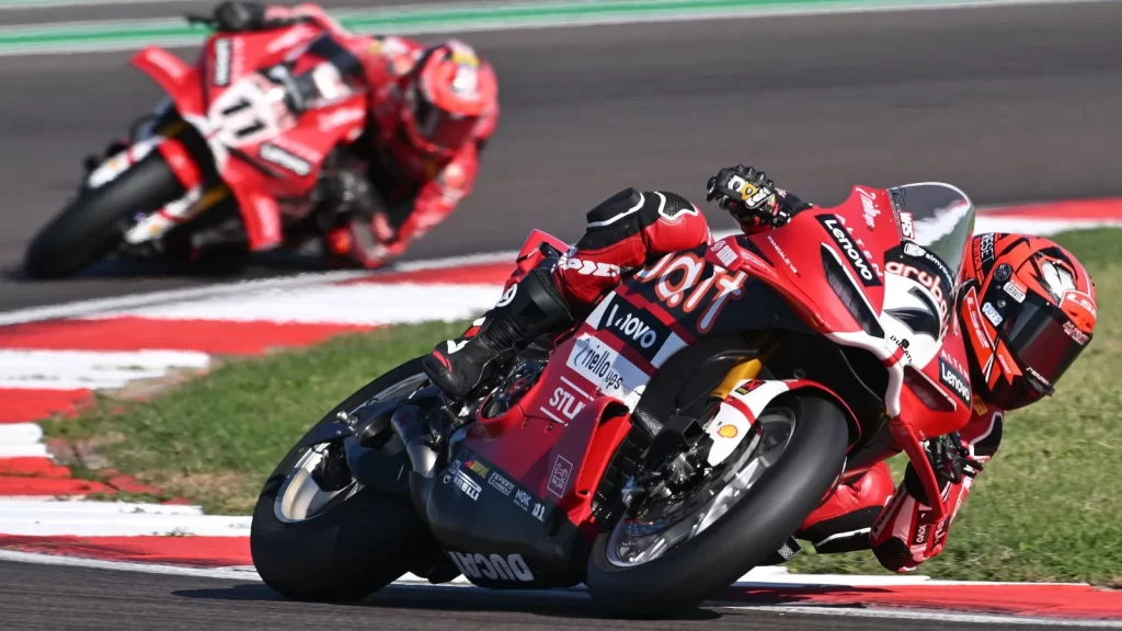 Iker Lecuona ve Nicolo Bulega Rekabeti: Dünya Superbike'ta Neler Bekliyor?