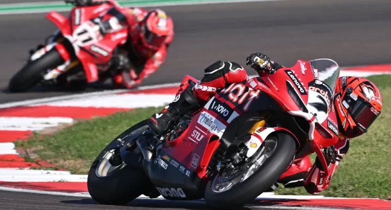 Iker Lecuona ve Nicolo Bulega Rekabeti: Dünya Superbike'ta Neler Bekliyor?