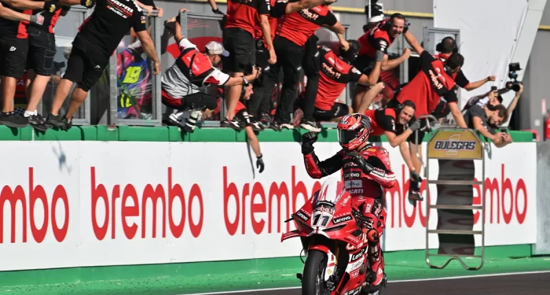 Nicolo Bulega ve Ducati Panigale V4 R: WorldSBK'da Tarihi Hakimiyet