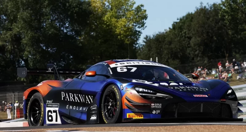British GT şampiyonu sürpriz bir finalle belli oldu