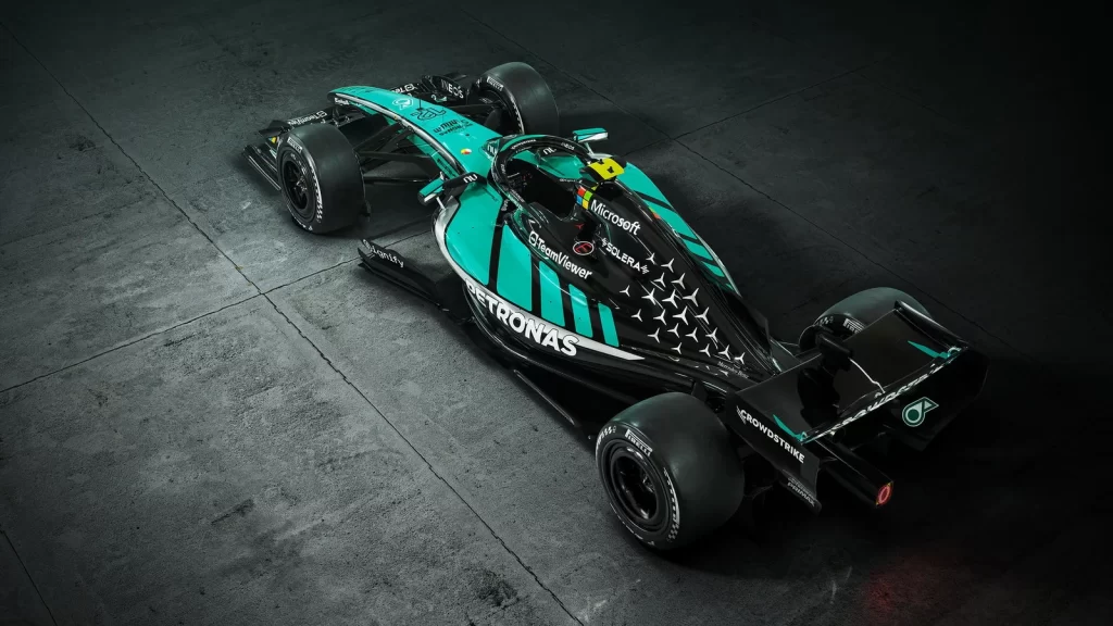 Mercedes Petronas özel tasarım ile Malezya pistlerine dönüyor