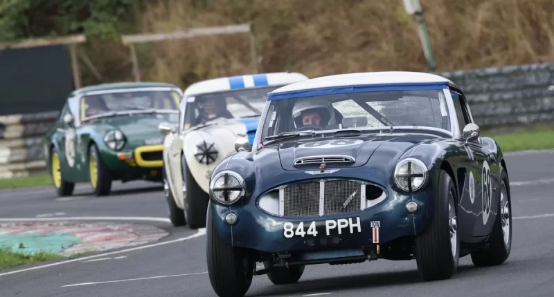 Castle Combe Autumn Classic: Efsanevi Otomobiller Pistte Buluştu