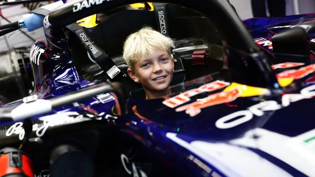 Red Bull Junior Team, efsanevi Kimi Raikkonen'in oğlu Robin'i renklerine bağladı