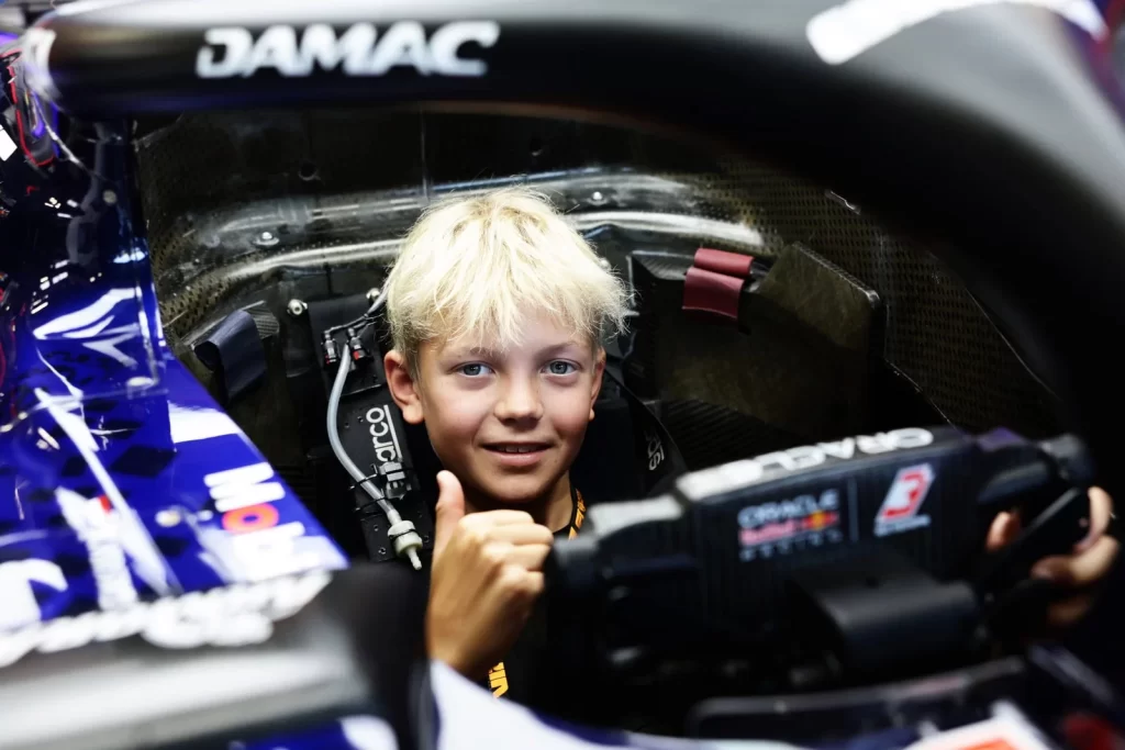 Red Bull Junior Team, efsanevi Kimi Raikkonen'in oğlu Robin'i renklerine bağladı