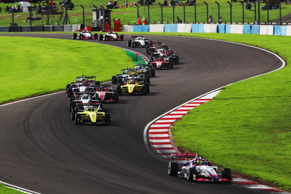 GB3 Championship heyecanında Deagen Fairclough fırtınası