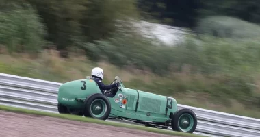 Oulton Park Gold Cup: Callum Grant'in Dominasyonu ve Klasiklerin Geçit Töreni