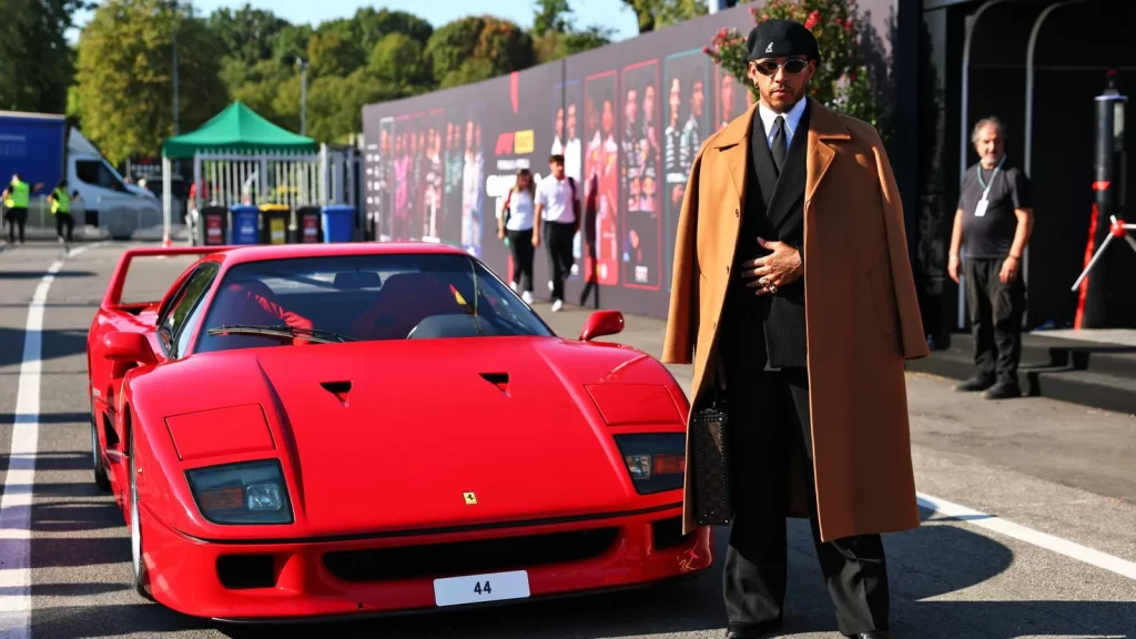 Lewis Hamilton Monza Paddock'ına Ferrari F40 ile Giriş Yaptı