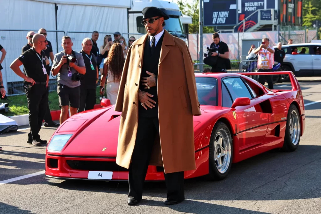 Lewis Hamilton Monza Paddock'ına Ferrari F40 ile Giriş Yaptı