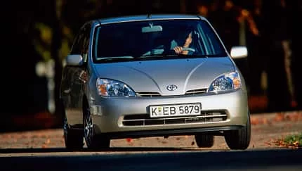 Toyota Prius: Hibrit Teknolojisinin Tarihi Yolculuğu ve İlk Adımlar