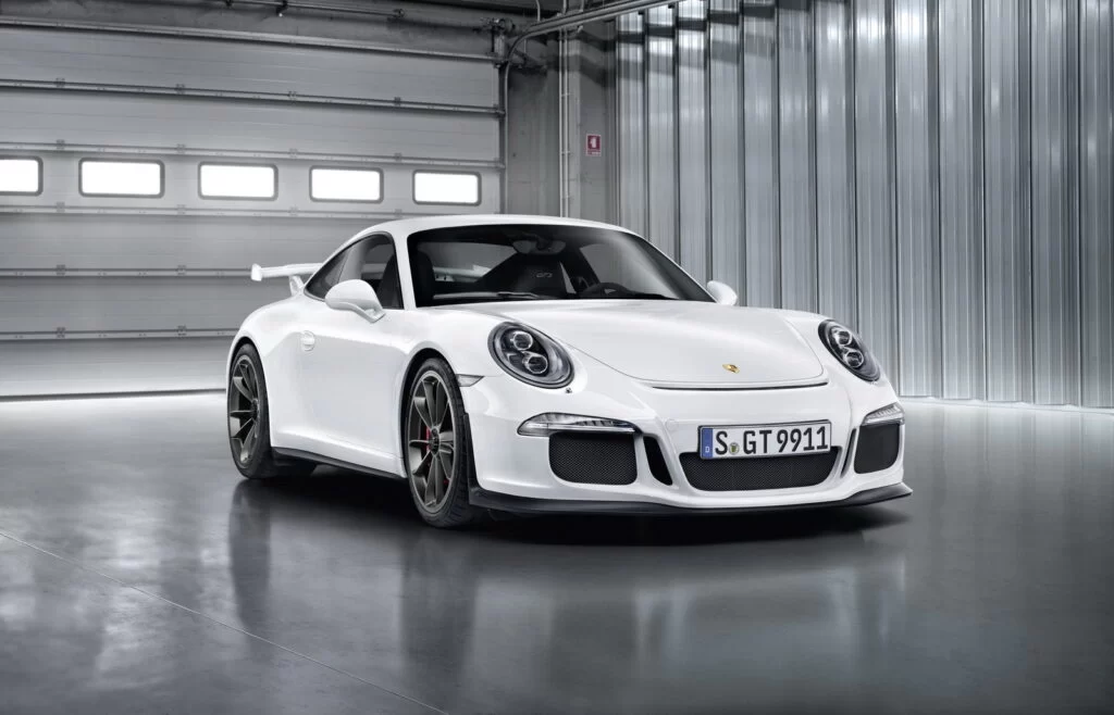 Fransa'da Porsche 911 ile Hız Rekoru Kıran Sürücüye Ağır Ceza