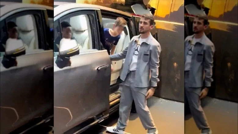 Paris Otomobil Fuarı'nda Mercedes VLE Kazası