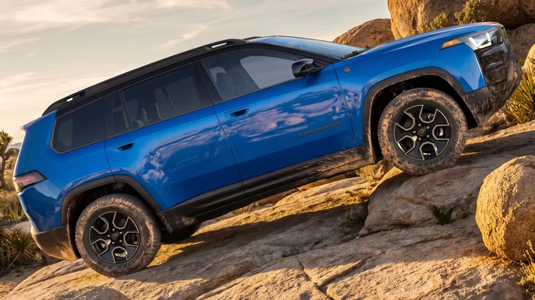 2027 Jeep Cherokee Trailhawk: Efsanevi XJ Ruhu Geri mi Dönüyor?