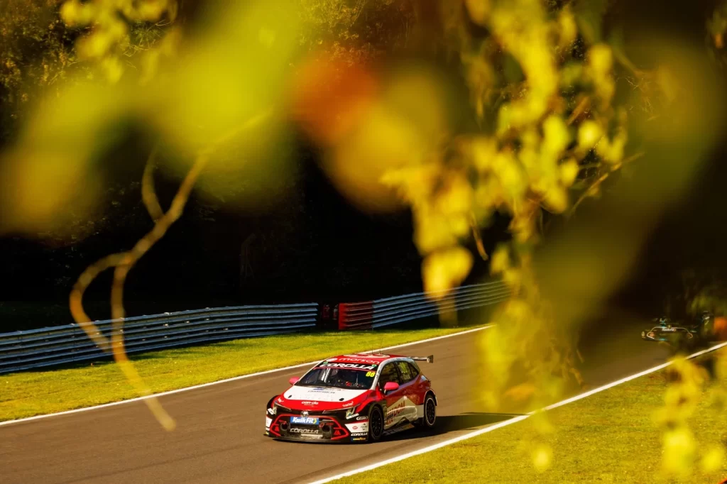 BTCC Brands Hatch zaferi: Tom Ingram'dan unutulmaz atak