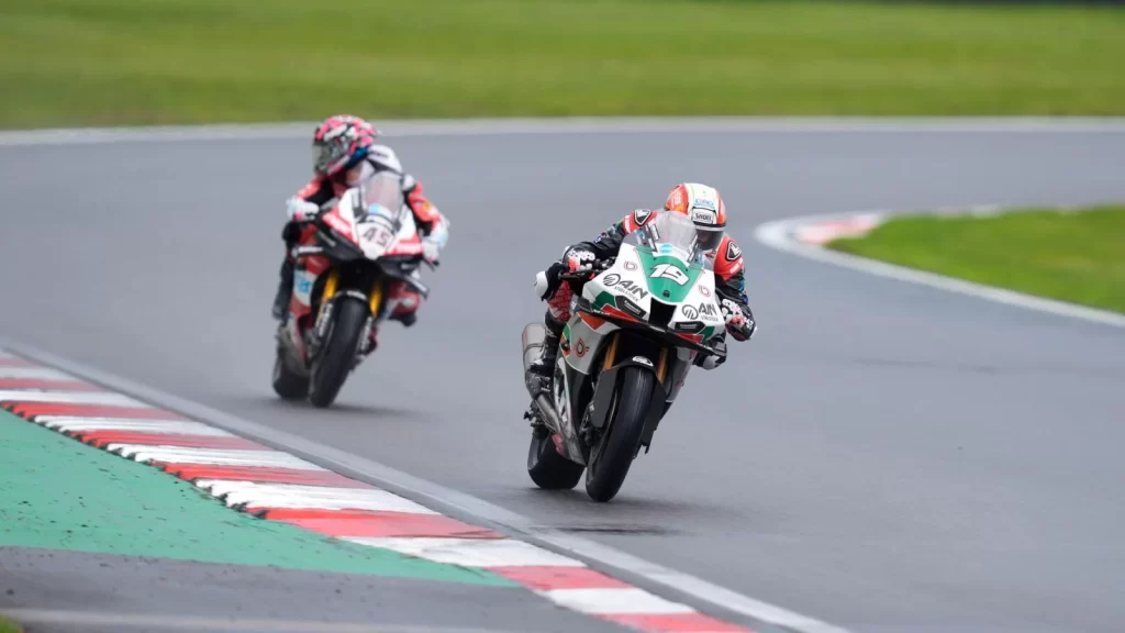 Joe Talbot, Brands Hatch'te İlk BSB Podyumuna Ulaştı