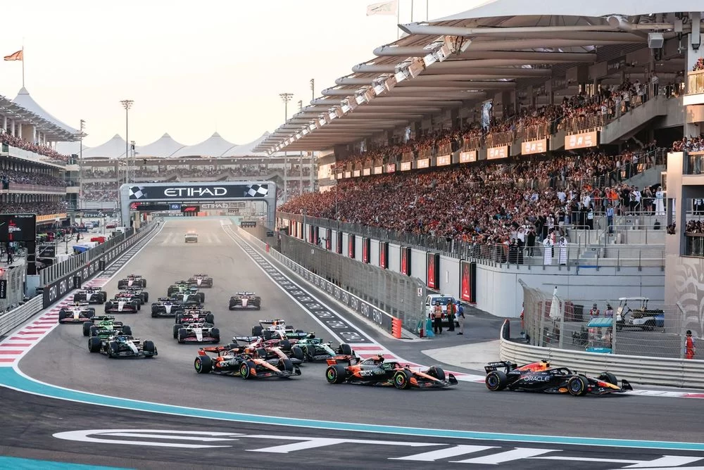 Carlos Sainz: F1 2026 sezon finali için Middle East planları belirsiz