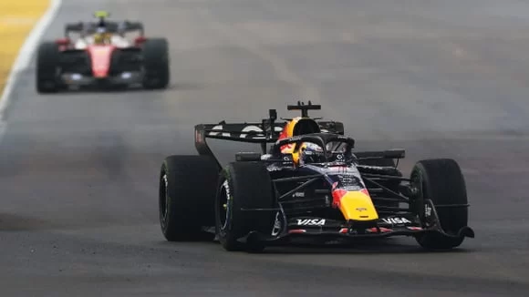Max Verstappen'den Singapur'da Tarihi Başarı: 50. Pole Pozisyonu