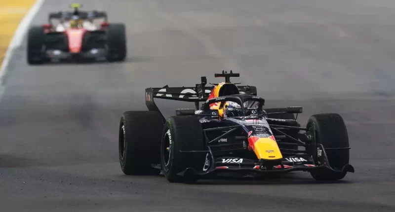 Max Verstappen'den Singapur'da Tarihi Başarı: 50. Pole Pozisyonu
