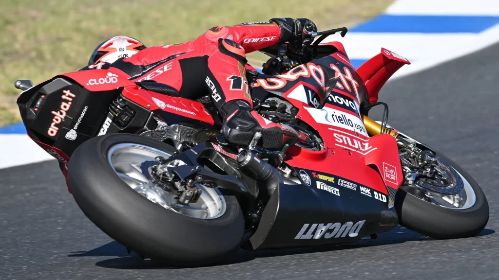 2026 Estoril WorldSBK Heyecanı: Nicolo Bulega Cuma Seanslarına Damga Vurdu