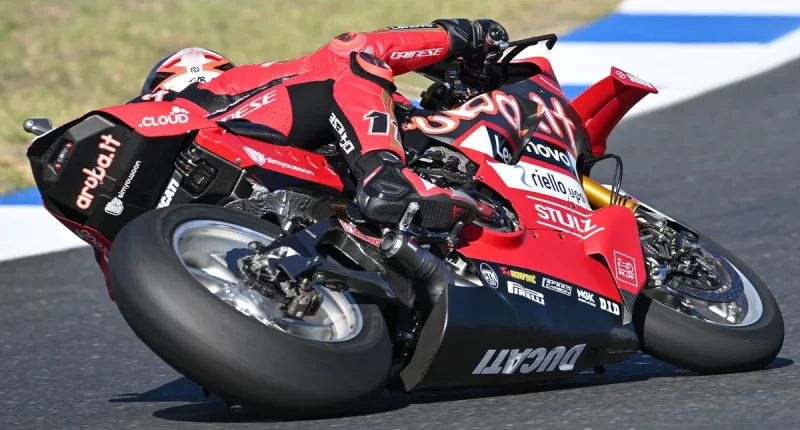 2026 Estoril WorldSBK Heyecanı: Nicolo Bulega Cuma Seanslarına Damga Vurdu
