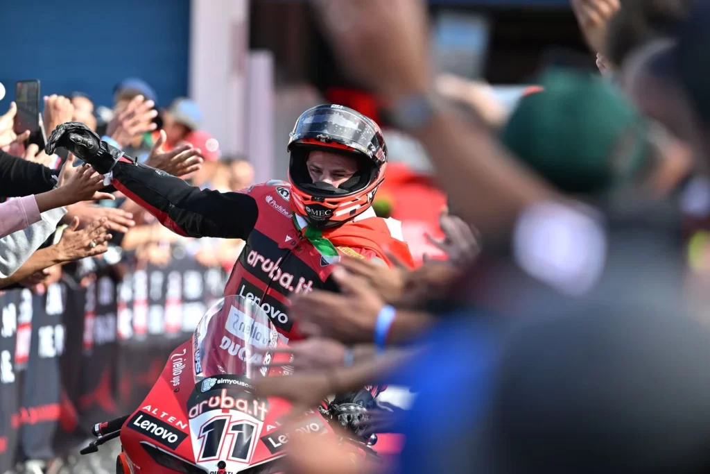 Nicolo Bulega Estoril WorldSBK başarısıyla rekorları altüst etti