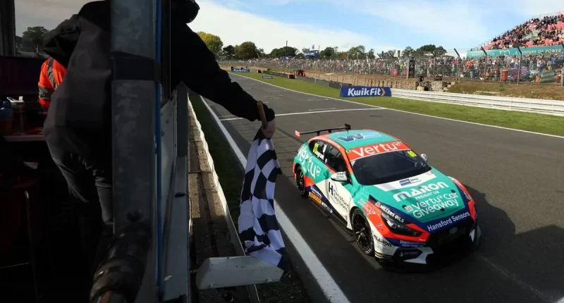 BTCC Brands Hatch zaferi: Tom Ingram'dan unutulmaz atak