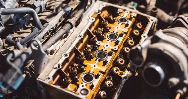 Yüksek sıkıştırma oranı ile motor performansı ve yakıt tasarrufu nasıl artar?