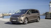 Paris Otomobil Fuarı'nda Mercedes VLE Kazası
