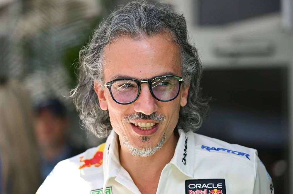 Red Bull Racing'de 'Basit' Sorunlar: Kalkış ve Telsiz Çıkmazı