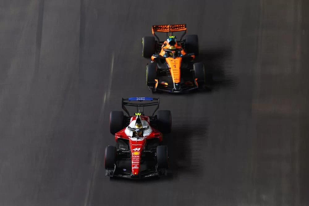 F1 Singapur GP: Max Verstappen'in Marina Bay Zaferi ve Stratejik Hamleler