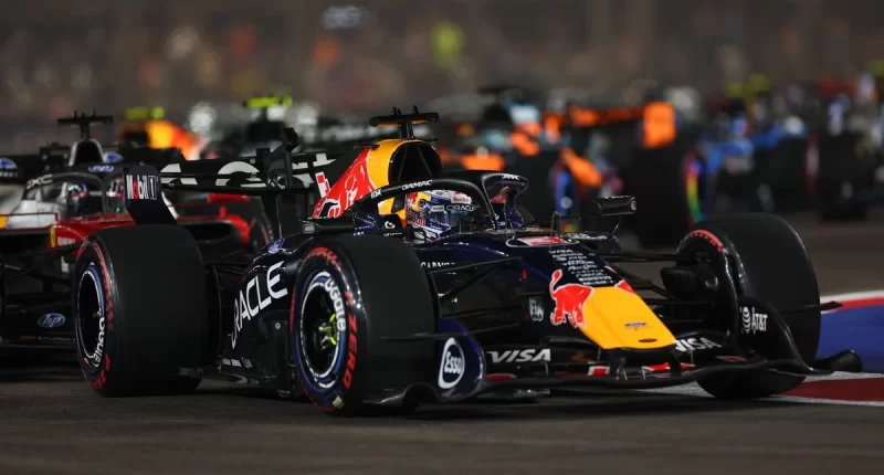 F1 Singapur GP: Max Verstappen'in Marina Bay Zaferi ve Stratejik Hamleler
