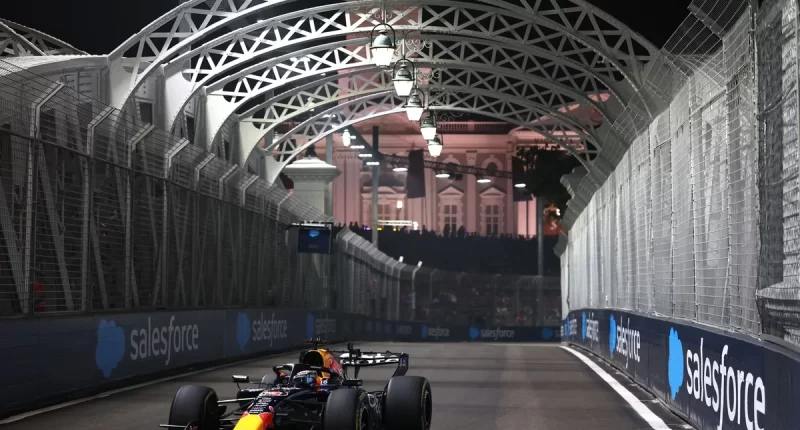 F1 Singapur GP: Max Verstappen sprint pole pozisyonunu kaptı