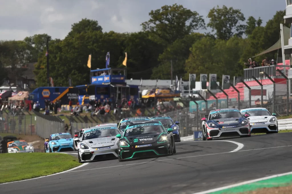 Mini Challenge şampiyonluğu Brands Hatch'te tek puanla belirlendi