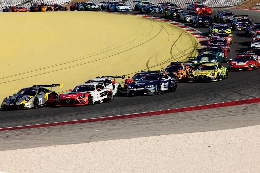 Max Verstappen GT World Challenge serisinde ilk yarışına çıktı