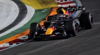 Max Verstappen Singapur GP pole pozisyonu ile zirveyi bırakmıyor